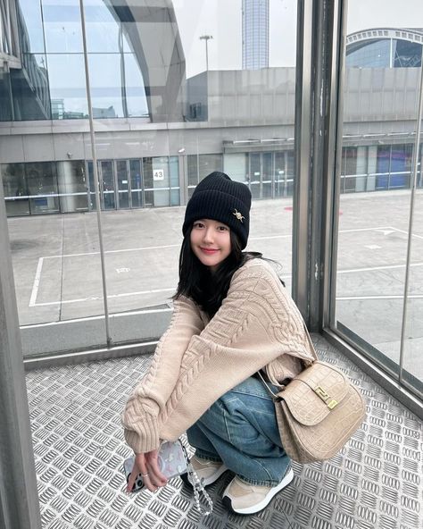 Zhao Lusi Instagram, Hidden Love, Instagram Girls, November 13, Cute Poses For Pictures, Chinese Actress, Cute Poses, Asian Actors, Poses For Pictures