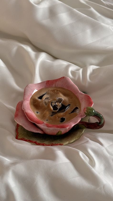 𝐵𝑢𝑑𝑢𝑟 (@bed0i_) on X Glass Cups Aesthetic, Cups Aesthetic, Clay Cup, Cute Coffee Mugs, Ceramics Pottery Art, Glass Cups, Ceramics Ideas Pottery, Cute Cups, Diy Clay Crafts