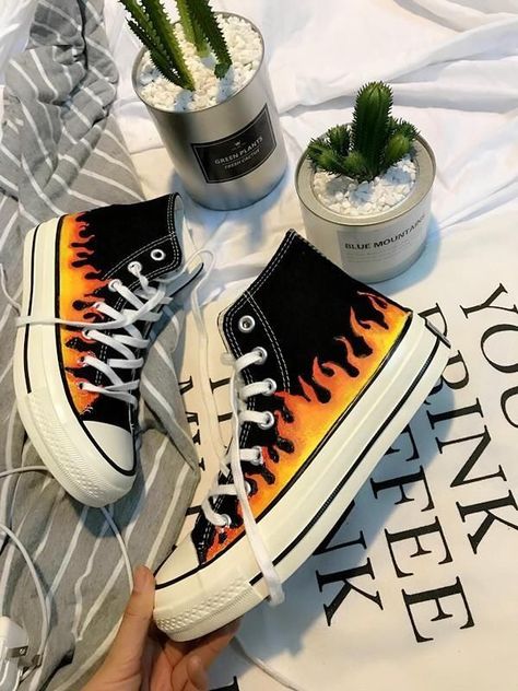 Boty Converse, Alternative Streetwear, Painted Shoes Diy, Custom Painted Shoes, Fresh Shoes, Hype Shoes, Aesthetic Shoes, Aesthetic Clothing, Custom Sneakers