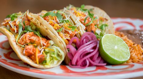 Sink your teeth into this south-of-the-border delight. Street Chicken Tacos, Street Tacos Chicken, Shrimp Paella Recipe, Achiote Chicken, Street Chicken, Lean Meal Plan, Dinner Healthy Recipes, Chicken And Cabbage, Chicken Taco Recipes