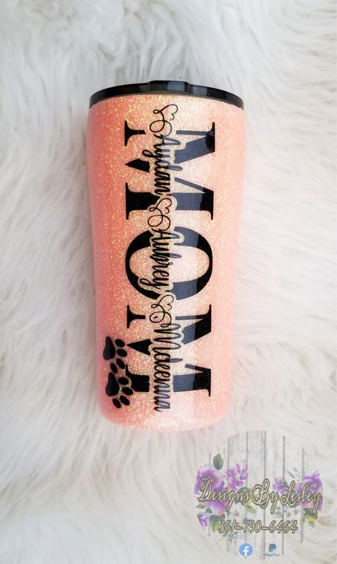 Mom Glitter Tumbler, Mom With Kids, Yeti Cup Designs, Tumblr Cup, Tumbler Cups Personalized, Glitter Tumbler Cups, Cup Crafts, Custom Tumbler Cups, Puppy Paws