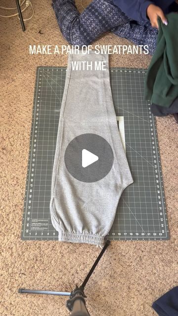 Lashae Co on Instagram: "would you wear these? 😍 follow @lashae.co for more. 🪡 #upcycled #reworked #sewing #upcycledfashion #upcycling #thriftflip #sweatpants #sweatpantsseason #loungewear" Diy Sweatpants, Reworked Clothes Diy, Sewing Upcycle, Diy Clothes Patterns, Reworked Clothes, Trendy Date Night Outfit, Date Night Outfit Ideas, Night Outfit Ideas, Thrift Flip