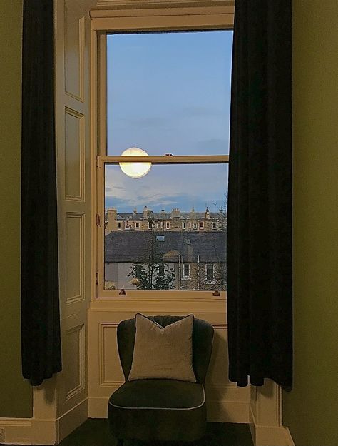 Sunset Interior, Scotland City, Europe View, View Sunset, Apartment House, Interior Aesthetic, City Apartment, Edinburgh, Scotland