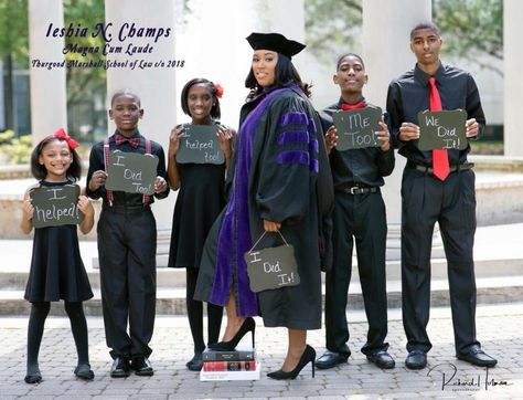 Single mom of five goes viral with inspiring law school graduation photo - CBS News Graduation Pictures With Kids, Lpn Graduation Pictures, Lpn Graduation, Masters Graduation Pictures, Nursing Graduation Pictures, Masters Graduation, College Graduation Photos, Law School Graduation, College Graduation Pictures