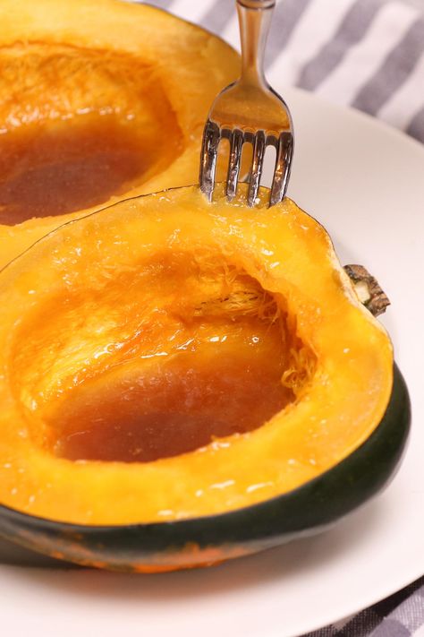 Super Easy Microwave Acorn Squash - IzzyCooking Baked Acorn Squash In Oven, Acorn Squash In Microwave, Microwave Acorn Squash, Acorn Squash In Oven, Microwave Squash, Cooking Squash, Acorn Squash Recipes Healthy, Cook Acorn Squash, Quaker Oatmeal Cookies