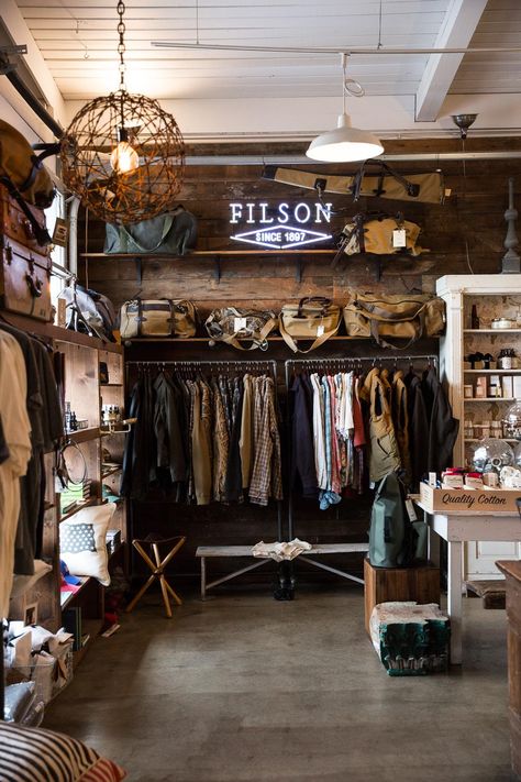 Masculine Retail Design, Apperal Store Design, Industrial Shop Interior Retail Store Design, Vintage Shop Decor, Men’s Boutique Ideas, Rustic Store Interior, Rustic Store Design, Black Shop Interior, Men’s Boutique