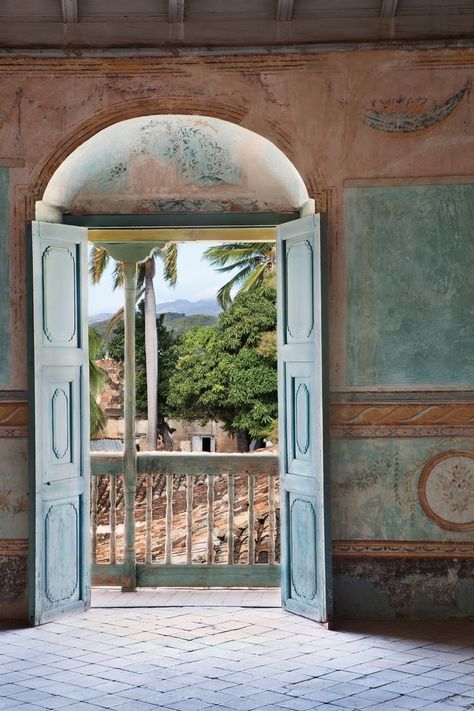 Cuban Decor, Havana House, Cuban Architecture, Havana Vieja, Trinidad Cuba, Wall Colour, Casas Coloniales, Cuba Travel, Varadero