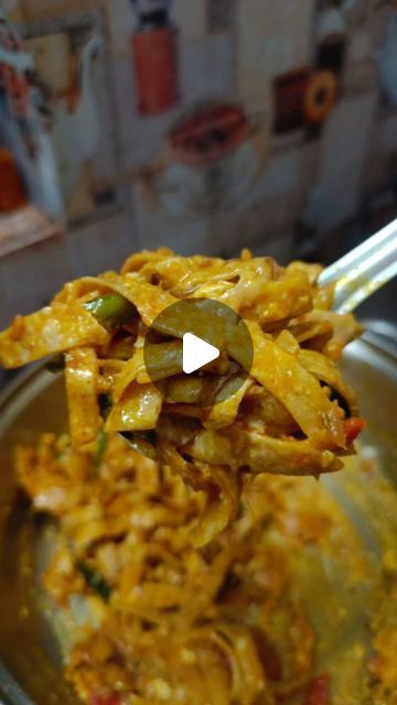 Leftover Chapati Recipe, Chapati Recipe, Chapati Recipes, Unique Recipe, Tasty Recipes Videos, Instant Recipes, Chapati, Egg Noodles, Noodle Recipes