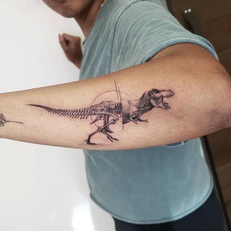 T Rex Skeleton Tattoo, T Rex Tattoo Design, Dinosaur Tattoo Sleeve, Dinosaur Skeleton Tattoo, Spinosaurus Tattoo, Tattoo Dino, Tattoo Dinosaur, Hase Tattoos, Dino Tattoos