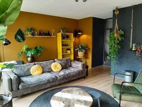 25+ Colors That Go with Yellow for Your House Interior - Architectures Ideas Mustard Living Rooms, Yellow Walls Living Room, Yellow Accent Walls, Mustard Yellow Walls, Zen Room, Living Room Color Schemes, Small Apartment Decorating, Yellow Walls, New Living Room