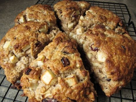 Apple Cranberry Scones Spiced Scones, Pear Scones, Bread Dumplings Recipes, Coconut Butternut Squash Soup, Festive Breakfast, Breakfast Alternatives, Apple Scones, English Scones, Cranberry Pear