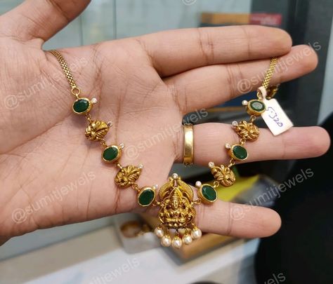 Simple Gold Chains For Sarees, Kids Gold Necklace Designs, 2 Thulas Gold Necklaces Design, Weight Less Gold Jewellery, Simple Neck Pieces Jewelry Indian, Necklace Designs Gold Indian Antique, 12grams Gold Necklace, Gold Necklace Light Weight Designs, 5grams Gold Necklace