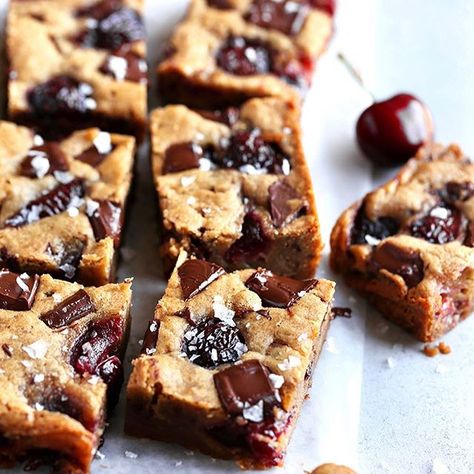 Culinary Tips, Chocolate Blondies, Best Summer Desserts, Dessert Hacks, Baking Journal, Fall Baking Recipes, Cherry Chocolate, Recipes Cake, Low Carb Sweets