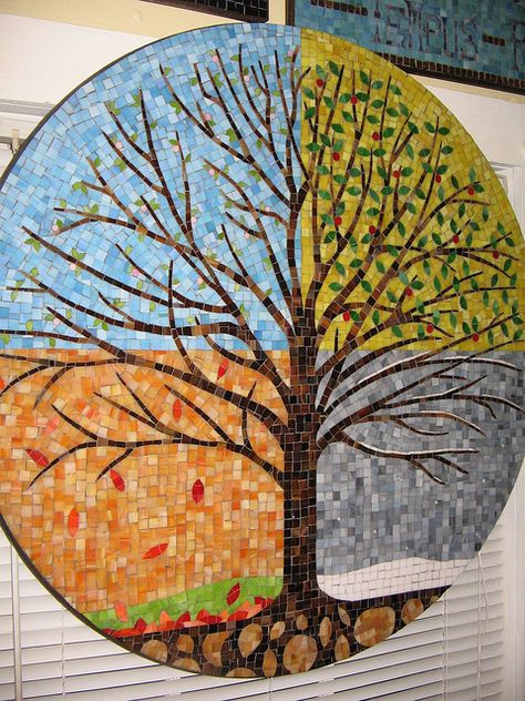 Arte en vitro mosaico                                                                                                                                                      Más Square Mosaic Patterns, Mosaic Tree Art, Dragonfly Mosaic, Tree Mosaic, Round Mosaic, Mosaic Art Projects, Mosaic Tile Art, Glass Mosaic Art, Mosaic Flowers