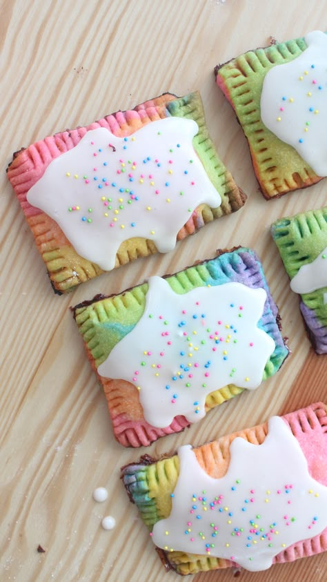 Colorful, jam-filled pastries deserve to be part of your regular breakfast. Pop Tarts Recipe, Poptart Recipe, Processor Recipes, Purple Food Coloring, Tart Dough, Tarts Recipe, Pastel Cupcakes, Purple Food, Pop Tart