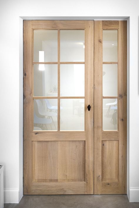 Light Wood Doors, Natural Wood Interior Doors, Wooden Front Door, Interior Exterior Doors, Side Doors, Glass Panel Door, Indoor Design, House Front Door, Design Apartment