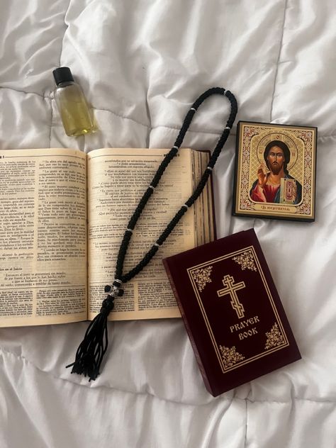 Orthodox Prayers, Church Aesthetic, Prayer Corner, Orthodox Christian Icons, Russian Style, Russian Orthodox, Christian Pictures, Christian Prayers, Eastern Orthodox