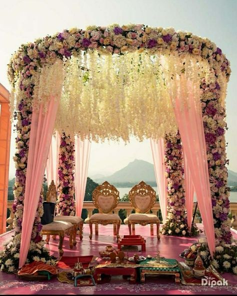 Mandap Muhrat Decoration, Marriage Chori Design For Day, Vaidik Marriage Decoration, Vedi Designs Wedding, Chori Mandap Decoration, Wedding Phera Mandap, Indian Wedding Chori Decoration, Round Mandap Decor Indian, Wedding Chori Mandap Indian