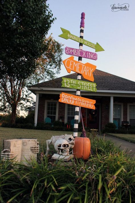 Diy Halloween Outdoor, Lawn Ghosts, Witch Cupcakes, Halloween Diy Outdoor, Fall Fest, Halloween Outdoor, Halloween Displays, Road Sign, Street Sign