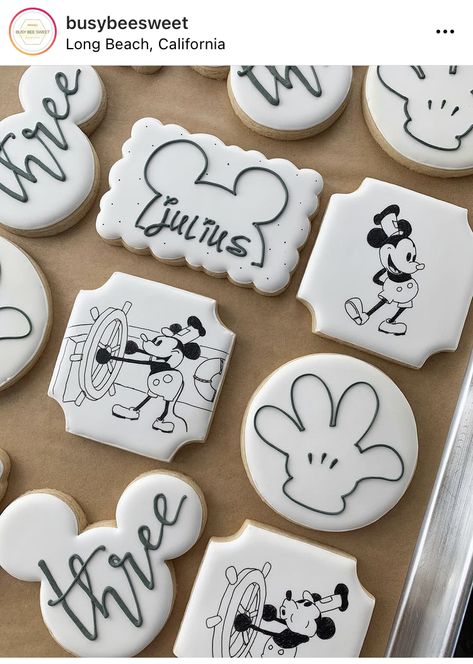 Airbrushed Cookies, Flood Cookies, Jasmine Cake, Cookie Corner, Mickey First Birthday, Minnie Mouse Cookies, Mickey Mouse Cookies, Bee Sweet, Cookie Making