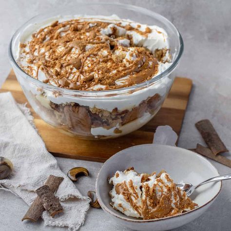 This Biscoff Trifle is layers of sweetly spiced deliciousness with custard, whipped cream, moist cake, crunchy biscuits, and Biscoff spread. Cookie Butter Trifle, Biscoff Trifle Recipe, Biscoff Parfait, Biscoff Dip, Easy Biscoff Desserts, Biscoff Trifle, Crunchy Biscuits, Pork Pies, Coffee Brownies