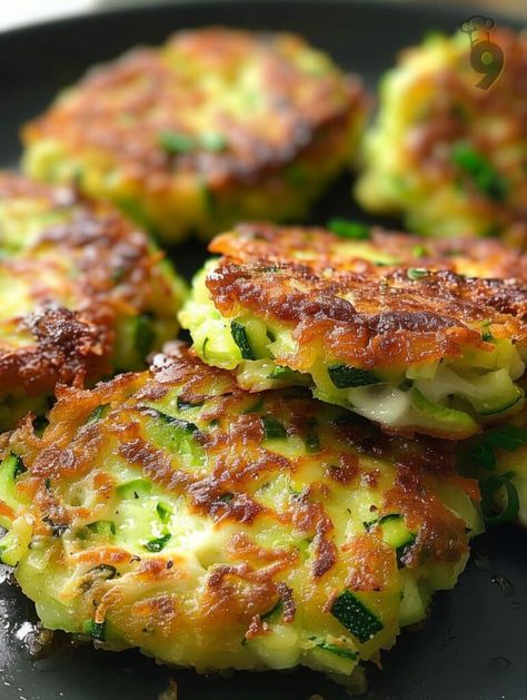 Zucchini Patties Recipe: A Crispy Delight for Your Taste Buds! 4 Shredded Zucchini Patties, Zuchinni Patties, Zucchini Patties Recipes, Zucchini Health Benefits, Zucchini Rounds, Zucchini Patties, Salad Summer, Patties Recipe, Shredded Zucchini