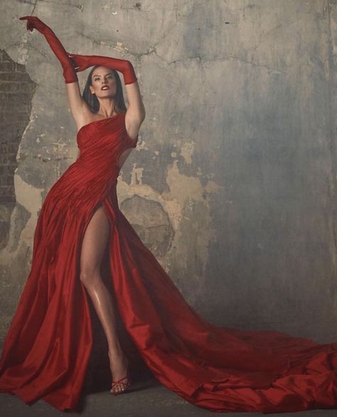 Pageant Photography, Prom Photography Poses, Glamour Photo Shoot, Rooftop Photoshoot, Glam Photoshoot, Red Gowns, Creative Instagram Photo Ideas, Alessandra Ambrosio, Birthday Photoshoot