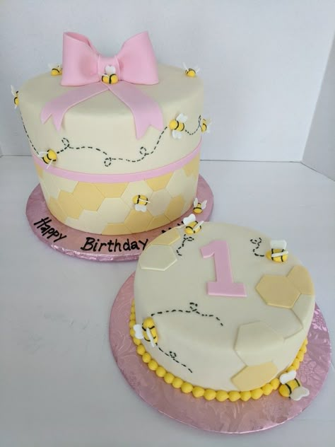 So Sweet To Bee One Birthday Cake, First Birthday Bee Theme Cake, First Bee Day Smash Cake, Honey Bee Smash Cake, Bumble Bee Smash Cake, Baby’s First Birthday Cake, Bee Cake Ideas 1st Birthdays, 1st Bee Day Cake, Bee First Birthday Cake