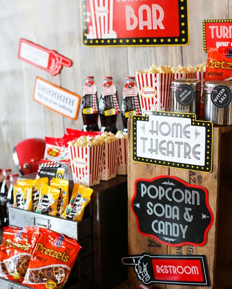 A movie night is the BEST fun - whether its teens, movie buffs or just a good night in with the besties, this vintage-inspired movie ocncession stand is THE cutest movie night one-stop-shop yo can imagine! The editable, downloadable printables make it absolutely awesome, and they are yours right here! #movieconcession #hometheatre #movienightparty Concession Stand Printables Free, Movie Concession Stand Ideas, Concession Stand Ideas, Movie Night Candy, Girls Movie Night, Birthday Movie Night, Kino Box, Girls Night Movies, Cinema Party