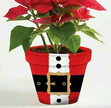 Easy To Make Christmas Decorations From Your Garden - Growing Healthy Kids Backyard Christmas, Make Christmas Decorations, Terra Cotta Clay Pots, Flower Pot Art, Terra Cotta Pot Crafts, Christmas Pots, Painted Plant Pots, Santa Suit, Clay Flower Pots