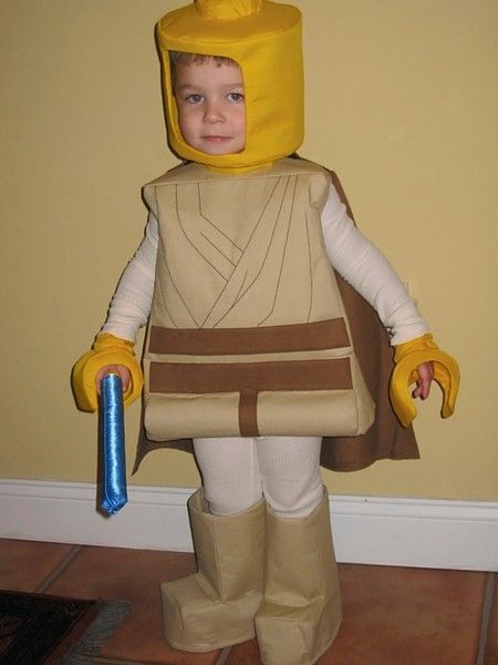 7 Handmade Lego Minifig Costumes Lego Halloween Costumes, Lego Jedi, Lego Costume, Lego Halloween, Baby Kostüm, Star Wars Character, Food Costumes, Diy Kostüm, Hallowen Costume