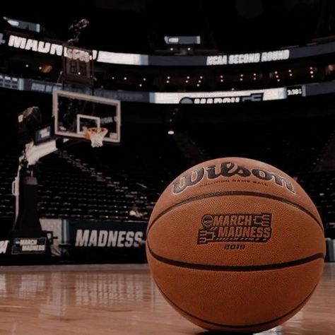 Bola Basket Aesthetic, Bola Jaring, Nba Wallpapers Stephen Curry, Basketball Aesthetic, Basketball Background, Messi Videos, Ball Aesthetic, I Love Basketball, Basketball Practice