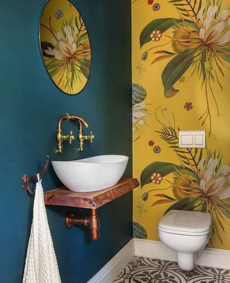 Yellow Decor Under Stairs, Green Bathroom Colors, Under Stairs Ideas, Wallpaper Toilet, Small Bathroom Renos, Cool Toilets, Small Bathroom Paint, Coastal Bathroom Decor, Small Full Bathroom