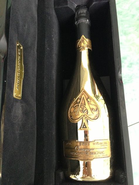 Ace of Spades............ Ace Of Spades Champagne, Bottle Design Packaging, Alcohol Aesthetic, Snap Friends, Ace Of Spades, Private Jets, Cash Money, Eve Parties, Business Success