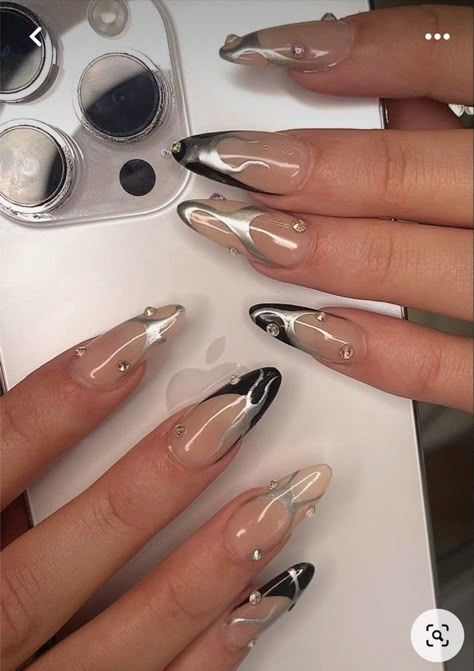 Black Nail Designs Rhinestones, White Edgy Nails, Edgy Chrome Nails, Chrom Nails Design, Black And Silver Chrome Nails Designs, Y2k Nails Rhinestone, Bling Almond Nails Rhinestones, Abstract Chrome Nails, Edgy Nails Black