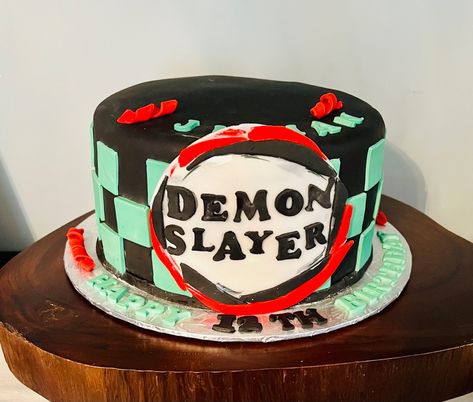 Demon Slayer Cake Design, Tanjiro Cake, Demon Slayer Birthday Cake, Demon Slayer Cake Ideas, Demon Slayer Cake, Diego Cake, Anime Birthday, Fun Sleepover Ideas, Bday Cake