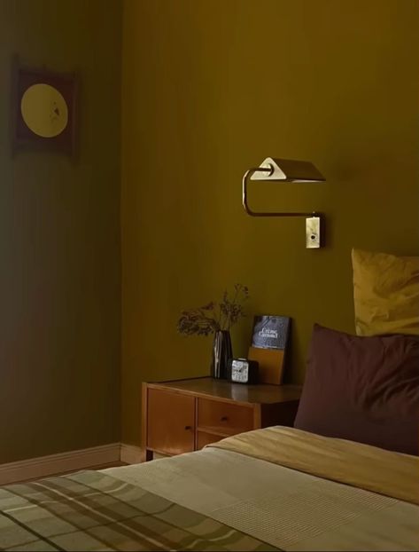 Green Bedroom Walls, Mid Century Bedroom, 70s Home, Interior Design Boards, Interiors Dream, Bedroom Green, Apartment Inspiration, Night Stand, Interior Inspo