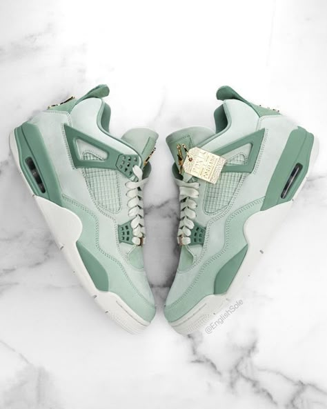 Aesthetic Jordan 4, Jordan 4 Aesthetic, Trainers Aesthetic, Pretty Sneakers, Jordan Retro 4, Sneakers Street, Nike Fashion Shoes, Play Basketball, Preppy Shoes