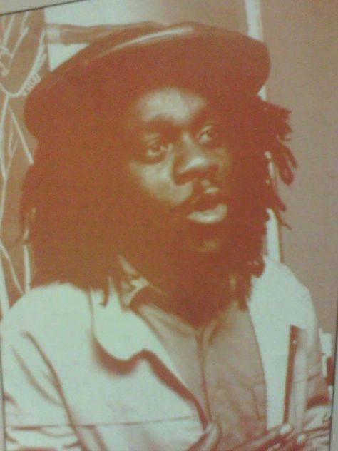 Dennis Brown Reggae, Dennis Brown, Reggae Artists, Jamaica, Black Men, Prince, Presentation, Historical Figures, Crown