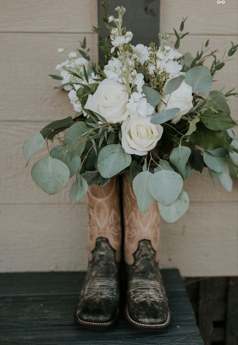 Western Wedding Boots, Boot Centerpiece, Western Bridal Showers, Wedding Cowboy Boots, Western Themed Wedding, Country Bridal Shower, Flower Boots, Cowboy Baby Shower, Bubble Party