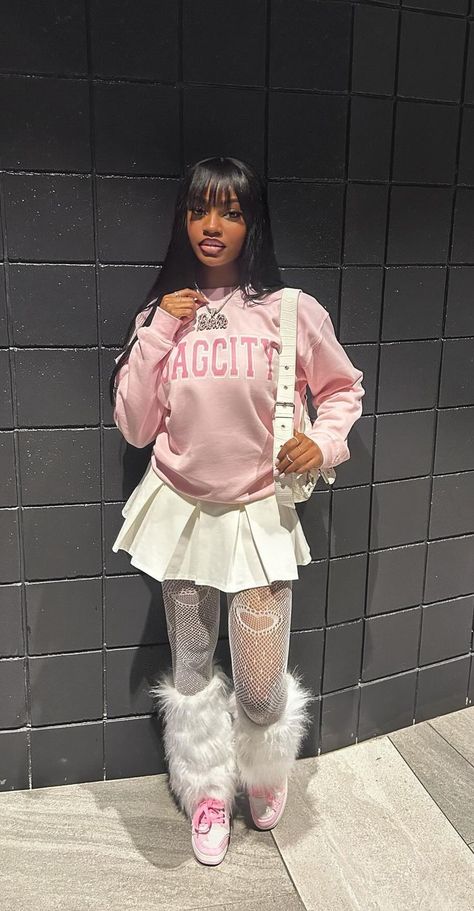 Big T Shirt With Skirt, Boots With Outfits, Pink And Light Brown Outfit, Cute Winter Outfits For Birthday, Grown Baddie Outfits, 2 Shirts Outfit, Funny Outfit Ideas, Street Girly Outfits, Cute Arcade Date Outfit