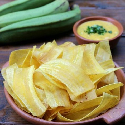 Ecuadorian recipes Fried Plantain Chips, Ecuadorian Recipes, Ecuador Food, Caribbean Dishes, Ecuadorian Food, Corn Nut, Fried Plantains, Fried Green, Plantain Chips