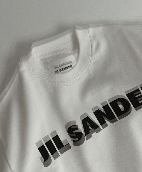 Minimal Clothing Design, Jil Sander T Shirt Outfit, Minimal Tshirt Design Ideas, Jil Sander T Shirt, Minimal Tshirt Design, Minimal Shirt Design, Clothing Labels Design, Graphic Shirt Design, Fashion Design Template