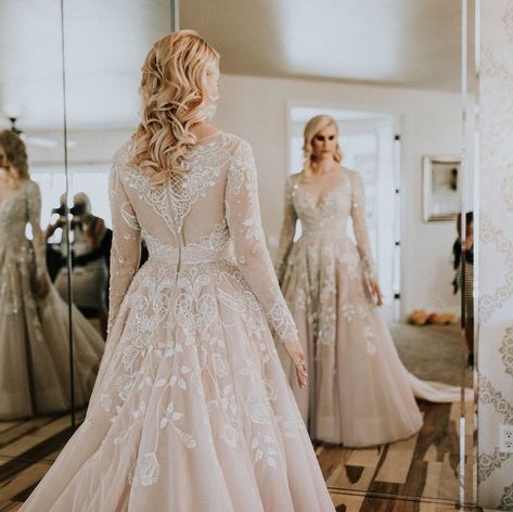 Paige Wedding Dress, California Winery Wedding, Disney Easter Eggs, Hayley Paige Dress, Hayley Paige Wedding, Hayley Paige Wedding Dress, California Winery, Hayley Paige, Gatsby Wedding