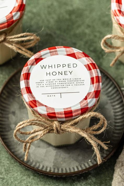 Jam Gift Packaging, Homemade Butter Gift Ideas, Homemade Kitchen Christmas Gifts, Thanksgiving Hosting Gift Ideas, Homemade Butter Packaging, Small Easy Christmas Gifts, Waffle Mix In A Jar Gift, Apple Butter Gift Basket Ideas, Honey As A Gift