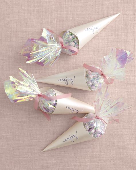 Bridal Shower Favor Ideas That You Can DIY Candy Cone, Tea Favors, Deco Champetre, Candy Wedding Favors, Unique Bridal Shower, Favors Diy, Candy Favors, Candle Favors, Diy Wedding Favors