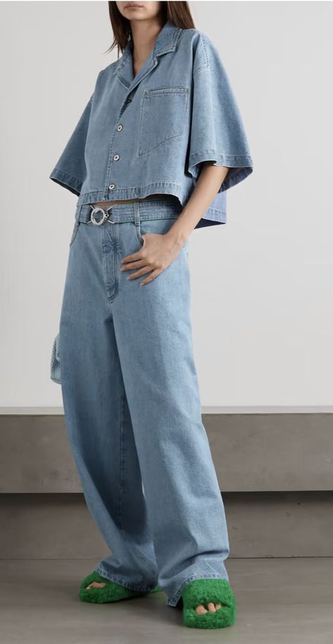 Cropped Denim Shirt, Denim Photoshoot, Denim Shirt Outfit, Denim Shirt Style, Front Tuck, Double Denim, Denim Trends, Denim Details, Poplin Shirt