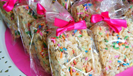 Surefire Bake Sale Item: Cake Batter Rice Krispies With Sprinkles Bakery Basics, Treats To Make And Sell, Rice Krispie Treats With Sprinkles, Easy Bake Sale Treats, Snacks To Sell, Fundraiser Bake Sale, Sweets Packaging, Bake Sale Treats, Bake Sale Packaging