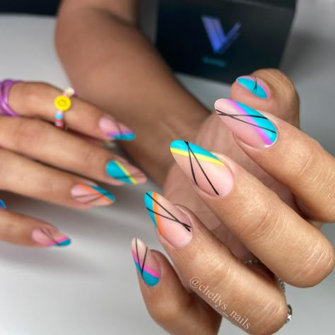 Art Ideas For Summer, Nail Art Ideas For Summer, Gold Acrylic Nails, Popular Nail Art, Abstract Nail, Nail Foil, Abstract Nail Art, Gel Nails Diy, Nail Design Inspiration