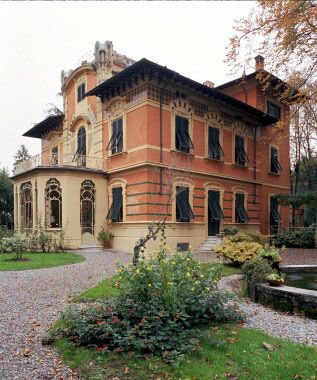 Beautiful villa in Lucca... I love it. Italian Villa Exterior, What Is Art, Urban Design Architecture, Andrea Palladio, Beautiful Villa, Liberty House, Villas In Italy, Minimal House Design, Italian Villa